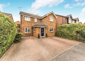 Detached house For Sale in Walton-on-Thames
