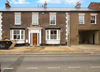 Semi-detached house For Sale in St.albans