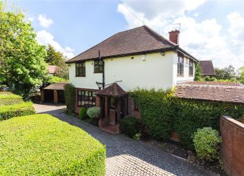Detached house For Sale in Bushey