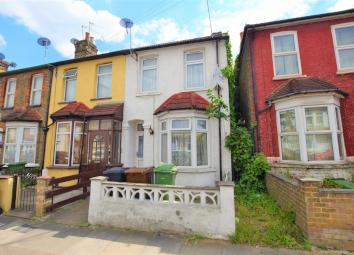 End terrace house For Sale in Barking