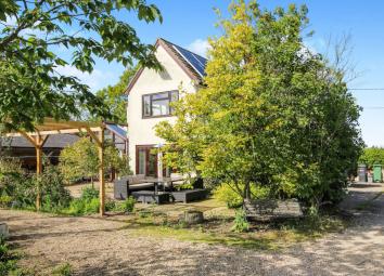 3 Bedroom Equestrian property for sale