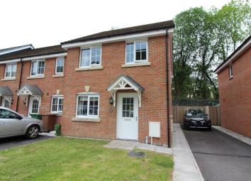 End terrace house For Sale in Newport