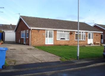 Semi-detached bungalow To Rent in Scarborough