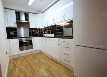 Flat To Rent in Sutton