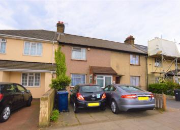 Terraced house For Sale in Southall