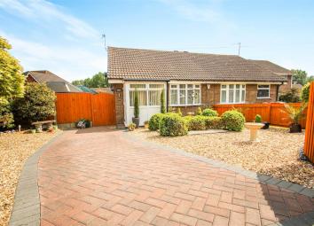 Semi-detached bungalow For Sale in Scunthorpe