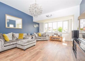 Detached house For Sale in Westcliff-on-Sea
