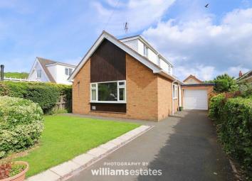 Detached bungalow For Sale in St. Asaph