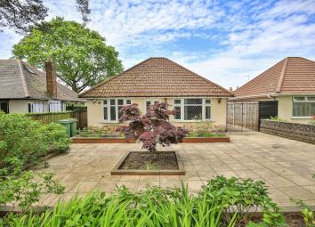 Detached bungalow For Sale in Cardiff