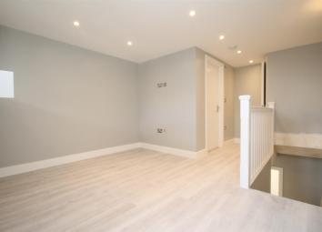 Studio To Rent in Sutton