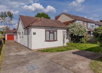 Detached bungalow For Sale in Brentwood