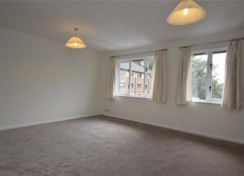 Flat To Rent in Carshalton