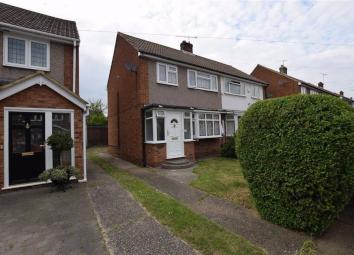 Semi-detached house For Sale in Stanford-Le-Hope