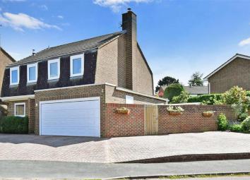 Detached house For Sale in Crawley