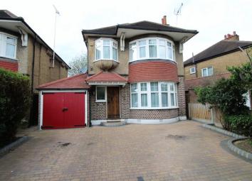 Detached house For Sale in Harrow