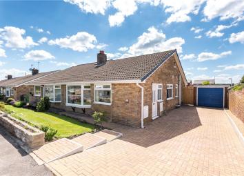 Semi-detached bungalow For Sale in Wakefield