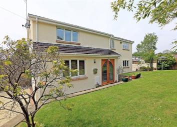 Detached house For Sale in Pontypridd