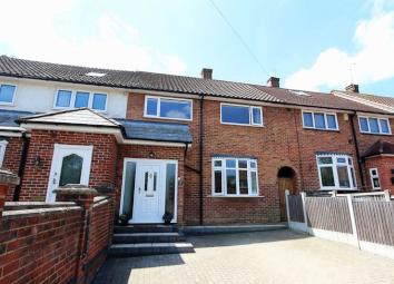 Terraced house For Sale in Romford