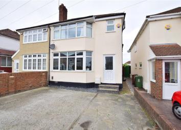 Semi-detached house For Sale in Welling