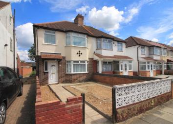 End terrace house To Rent in Hounslow
