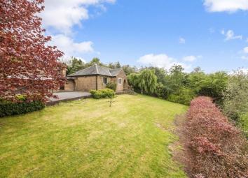 Detached bungalow For Sale in Huddersfield