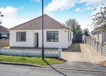 Detached bungalow For Sale in Bristol