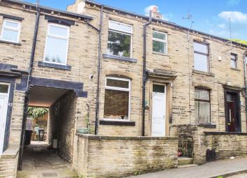 Terraced house For Sale in Brighouse