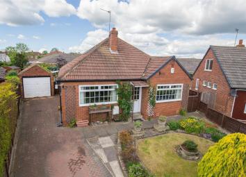 Detached bungalow For Sale in Leeds