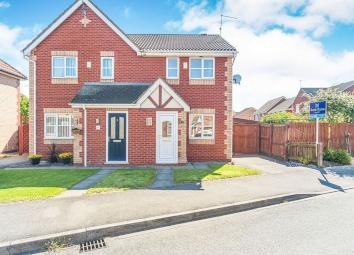 Semi-detached house For Sale in Hull