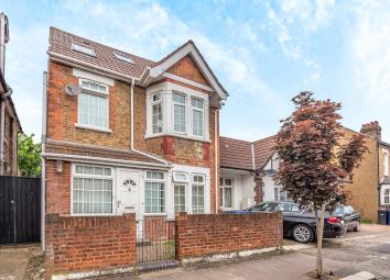Detached house For Sale in Southall