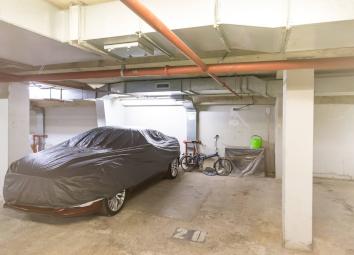 Parking/garage To Rent in London