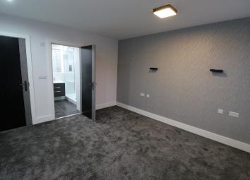 Flat To Rent in Waltham Cross