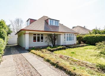 Detached bungalow For Sale in Glasgow