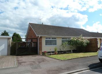 Semi-detached bungalow For Sale in Gloucester