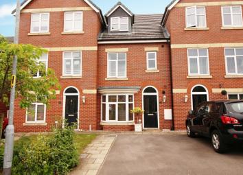 Town house For Sale in Southport