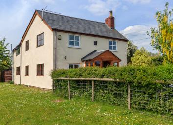 Cottage For Sale in Ross-on-Wye