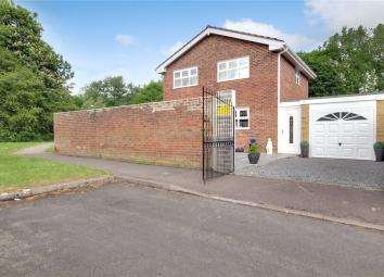 Link-detached house For Sale in Swindon