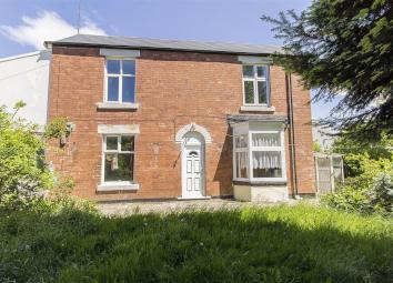 Detached house For Sale in Chesterfield