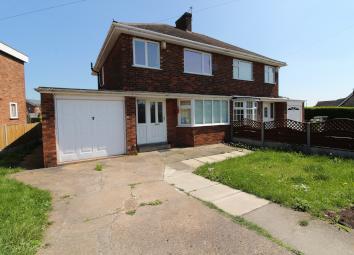 Semi-detached house For Sale in Gainsborough