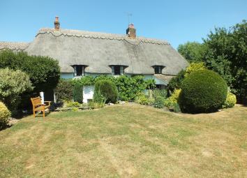Farmhouse For Sale in Swindon