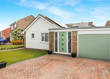 Detached bungalow For Sale in Bristol