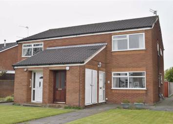 Flat To Rent in Leigh