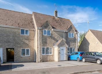 Link-detached house For Sale in Cirencester