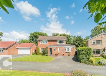 Detached house For Sale in Neston