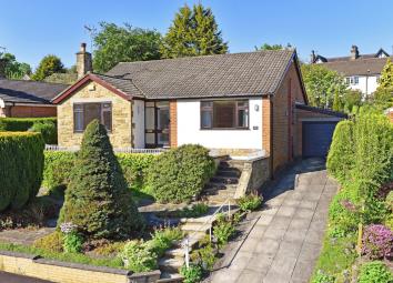 Detached bungalow For Sale in Harrogate