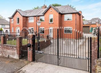 Semi-detached house To Rent in Salford