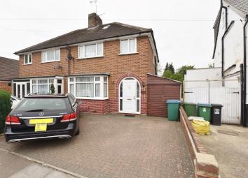 Semi-detached house To Rent in Watford