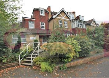 Semi-detached house To Rent in Purley