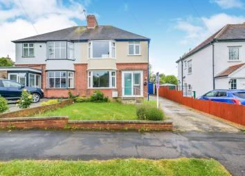 Semi-detached house For Sale in Potters Bar