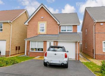 Detached house For Sale in Hull
